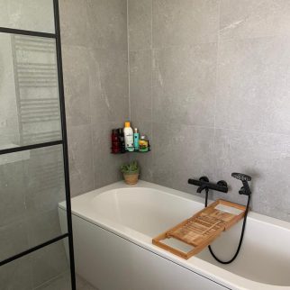 Badkamer wandtegels betonlook grijs